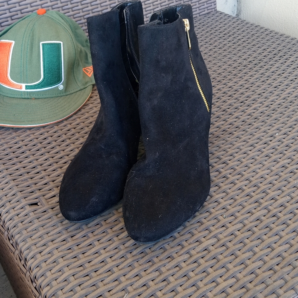 Bandolino Black Suede Leopard Heel Ankle Boots